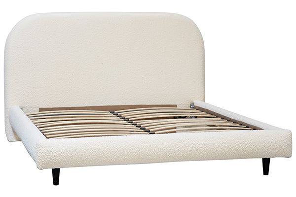 Betsy Queen, Boucle